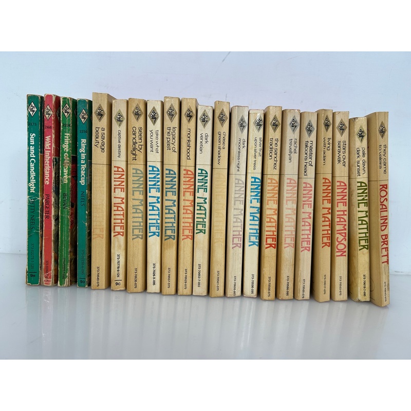 Lot of 20 Vintage Harlequin/Presents Red Edge Paperback Books ’70s Anne Mather