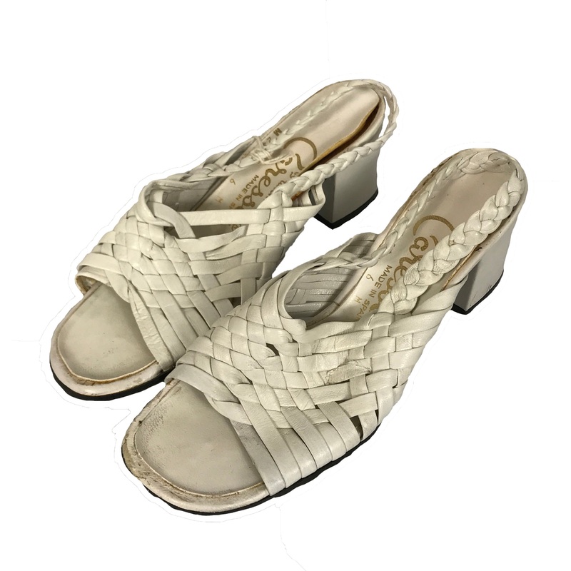 Vintage Caressa White Woven Chunky Heels Women’s Size 6