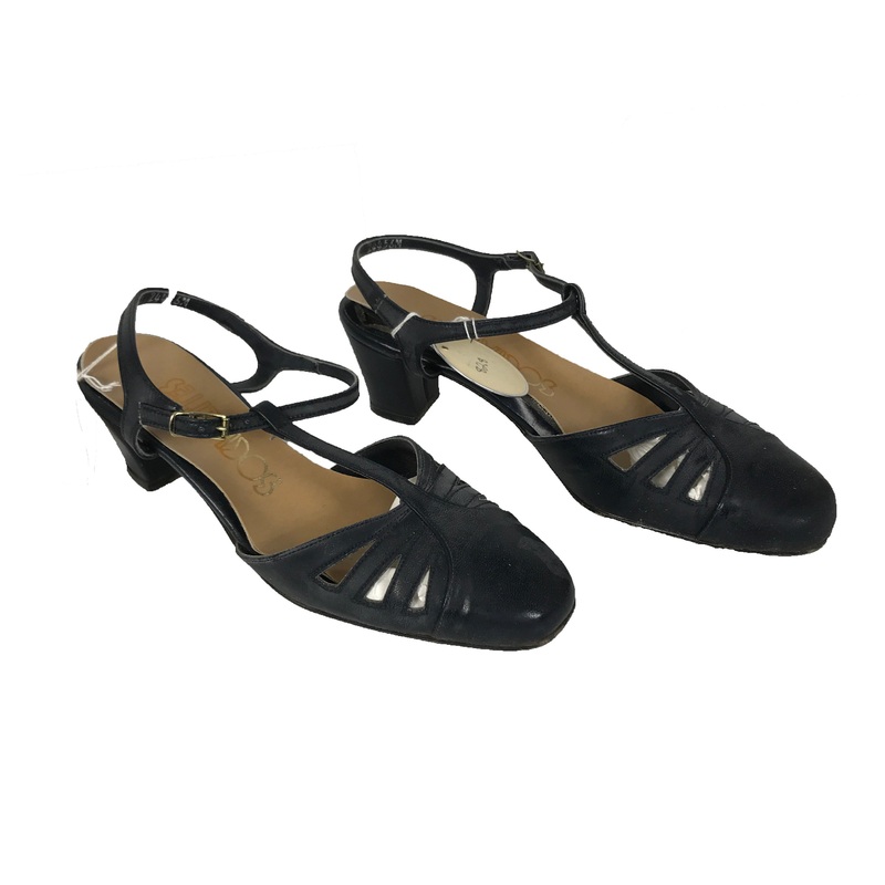 Vintage Socialites Blue Closed Toe Heels Women’s Size 6