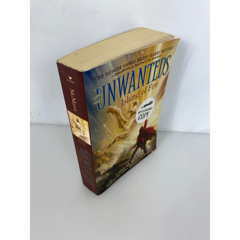 Unwanteds: Island of Fire Lisa McMann SC *signed*