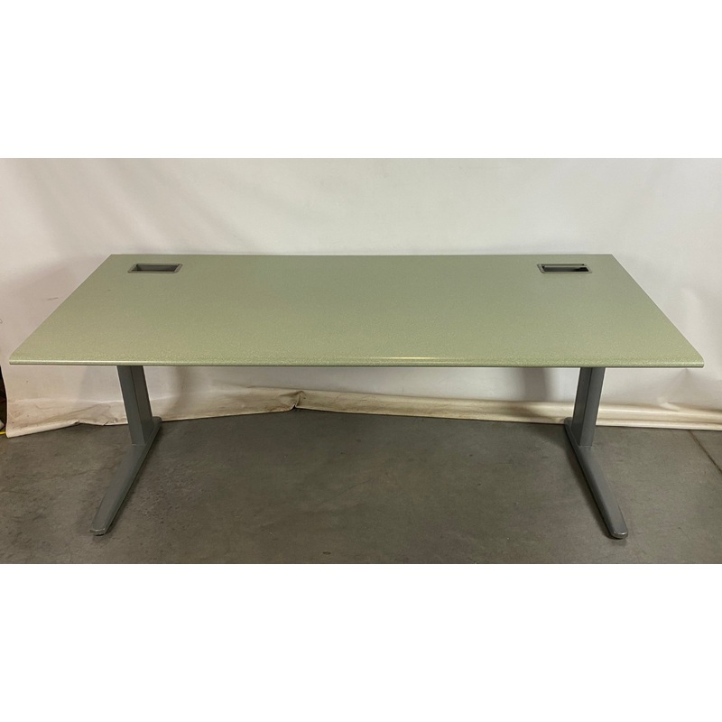 Krueger International #ITWS/5165640002 Table