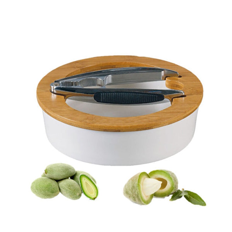 Nut Bowl with Nutcracker & Bamboo – 88388