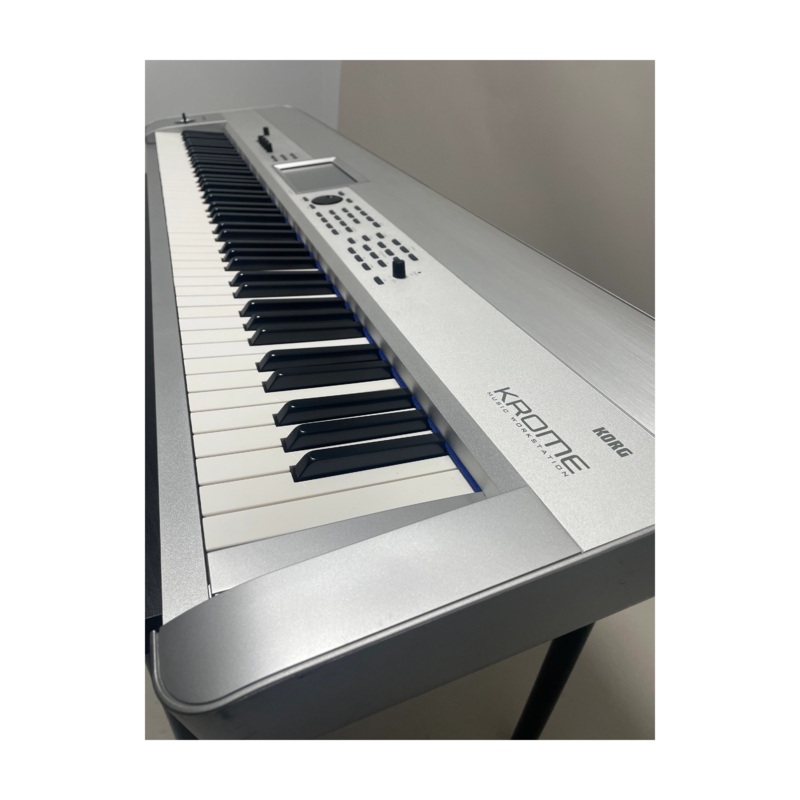 Korg Krome 73 Platinum Synthesizer Workstation – B-Stock